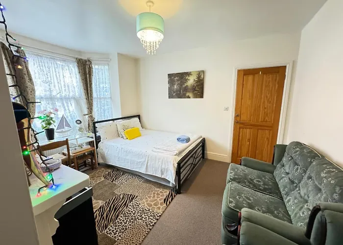 Big Private Room In Town Centre