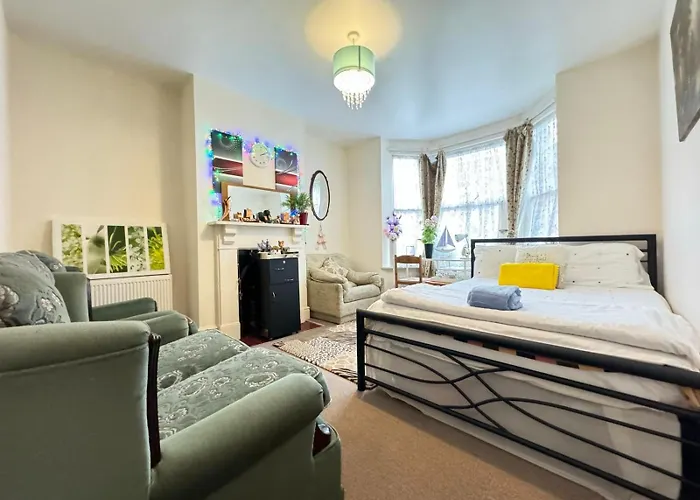 Big Private Room In Town Centre